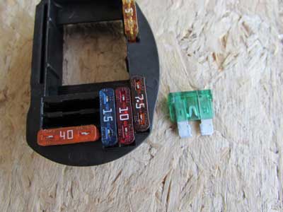 BMW Fuse Holder w/ Fuses 611469256424